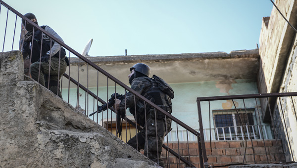 Diyarbakr Sur'da PKK'ya hava destekli operasyon!