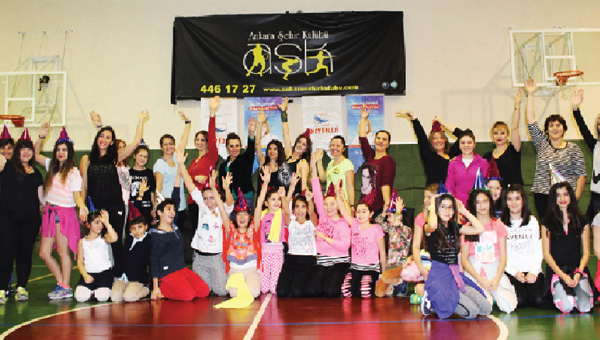 �ehir Kulub��nde zumbal� kutlama