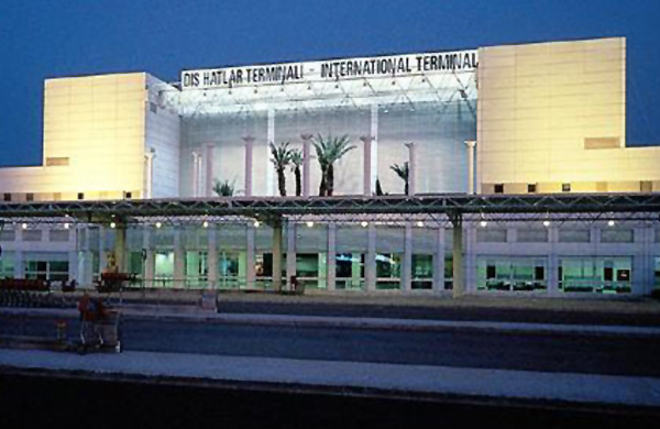Sahipsiz valiz Antalya Havaliman'n kapatt