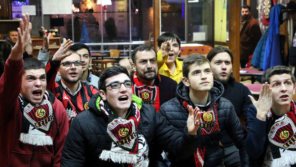 Es-Es sevgisi beyaz perdede!