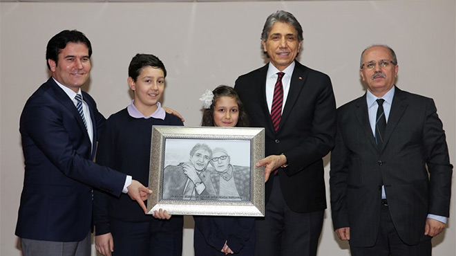 Verilen hediye Mustafa Demiri duygulandrd