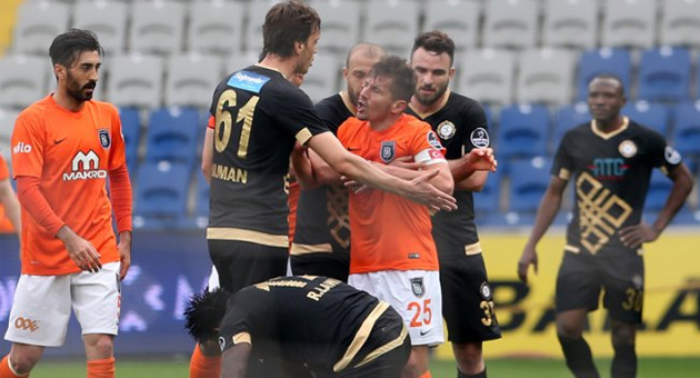 Emre Belzolu'ndan Sper Lig'de bir ilk!