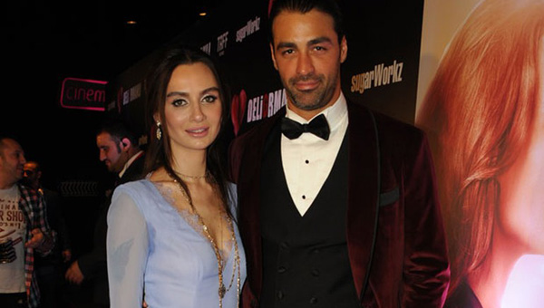 Sarp Levendolu ve Birce Akalay film galasnda kavga etti!