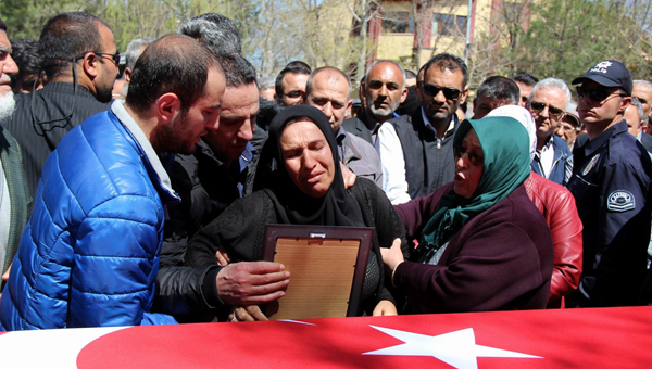 Kayserili �ehit Mehmet Polat topra�a  verildi