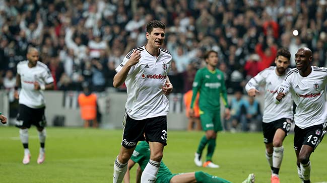 Beikta'n golc oyuncusu Mario Gomez tarihe geti!  