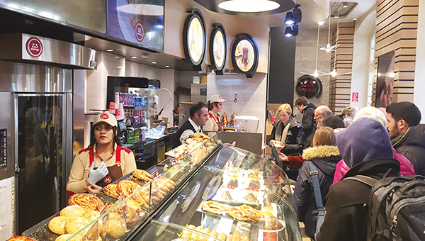 Simit Sarayı Almanya’daki 6. mağazasını Giessen’de açtı