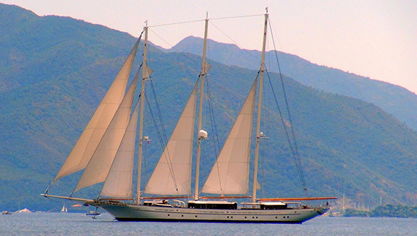 Yacht Charter Show'un 'onur konuu' Marmaris'e demir att