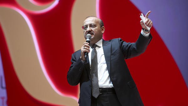 Babakan Yardmcs Yaln Akdoan: Byle bir iliki olabilir mi?
