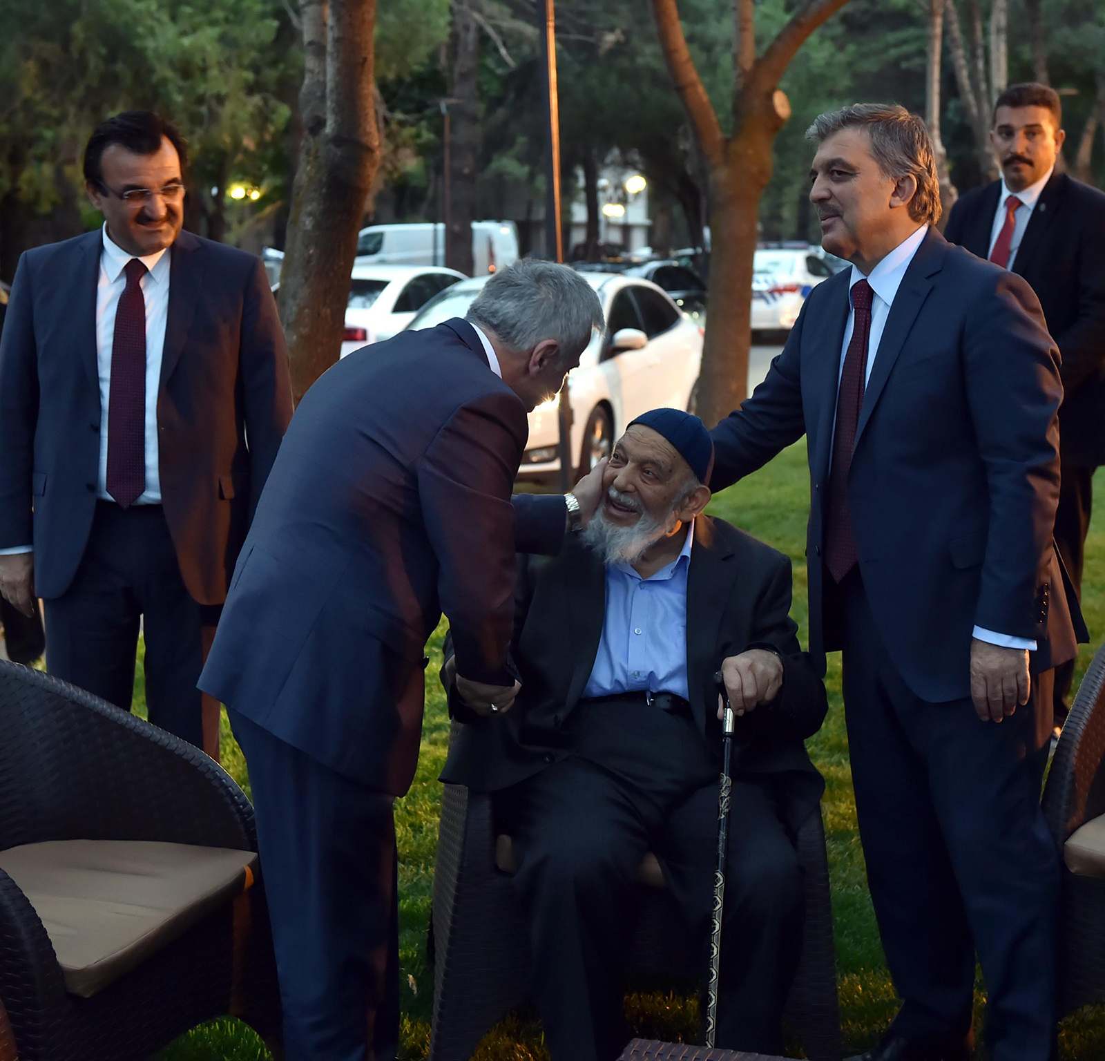 Babas taburcu oldu, Abdullah Gl stanbul'a dnd