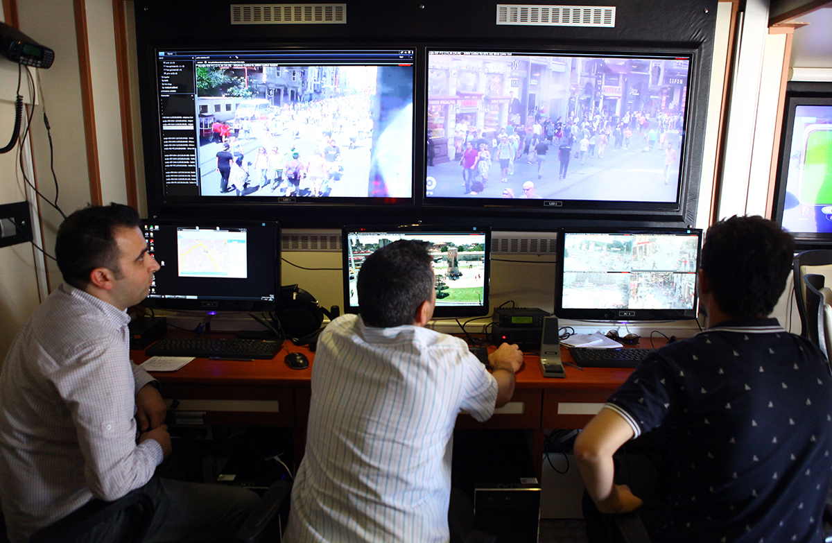 Taksim ve stiklal Caddesi 24 saat byle izleniyor