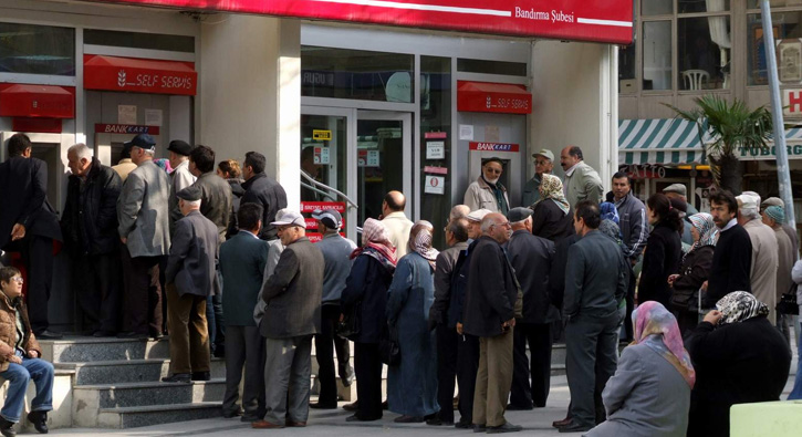 Bankalar emekli kuyruğunda