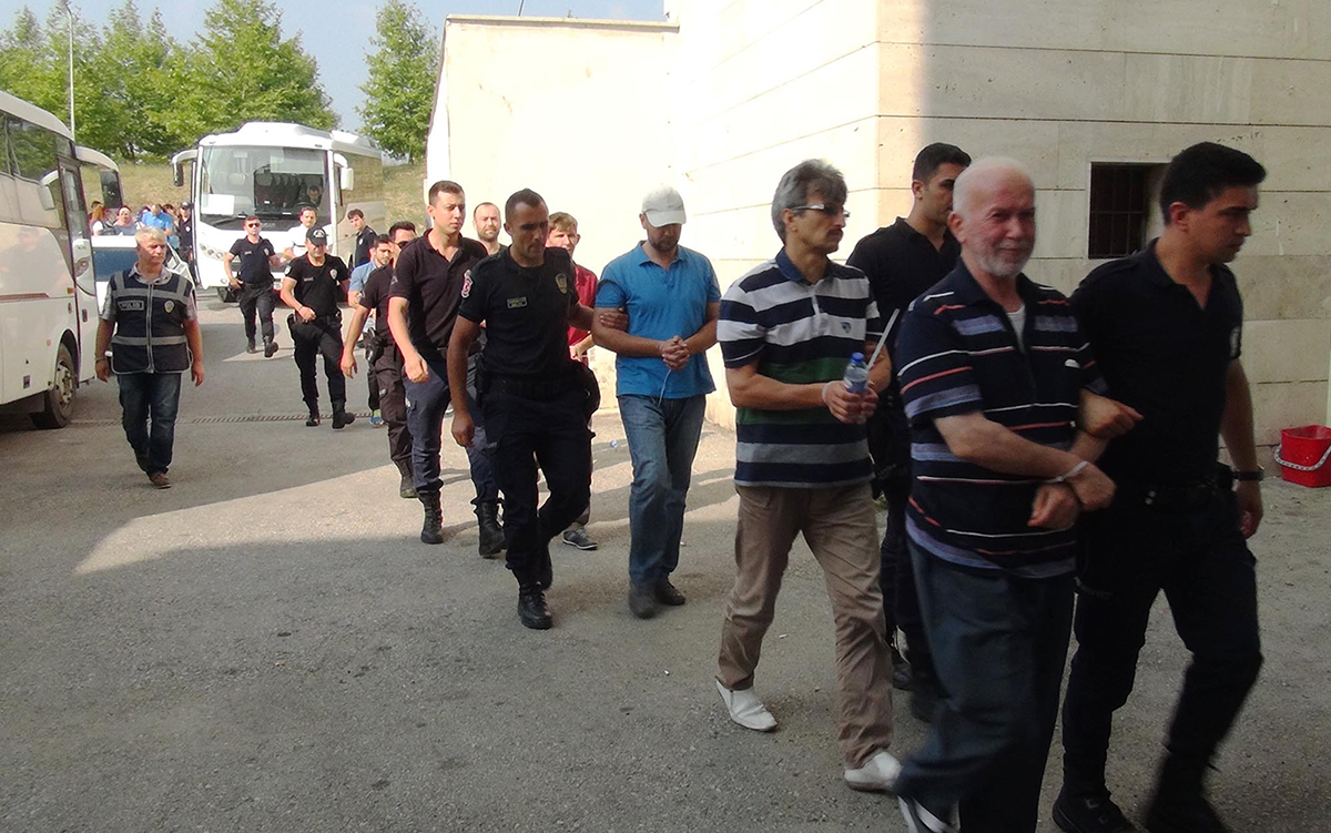 Ter�ristba�� G�len'in sa� kolu Cevdet T�rkyolu'nun 12 akrabas� adliyede