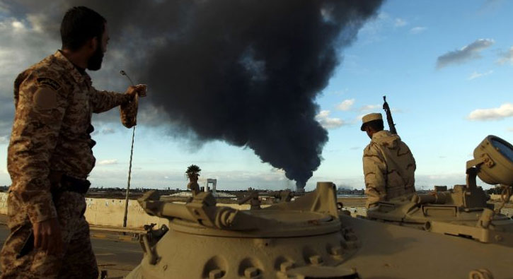 Libya'daki petrol tesislerine sald�r�