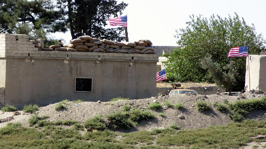 PYD 'karargah�'na as�lan ABD bayraklar� halen yerinde