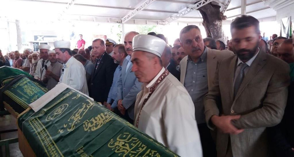 Erdoan, enitesinin annesini son yolculuuna uurlad