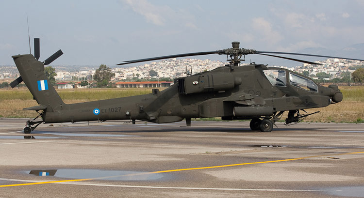 Yunan Hava Kvvetleri'nin AH-64' dt