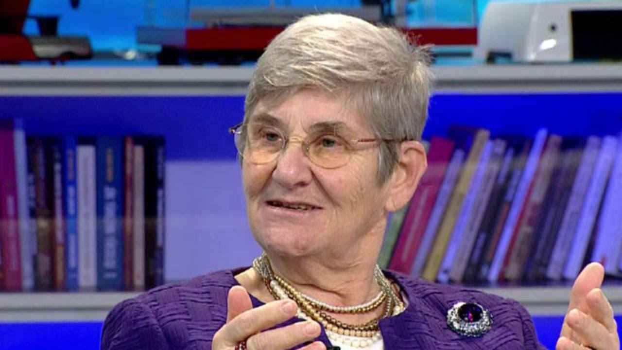 nl Profesr Canan Karatay'n Mersin'e heykeli dikilecek