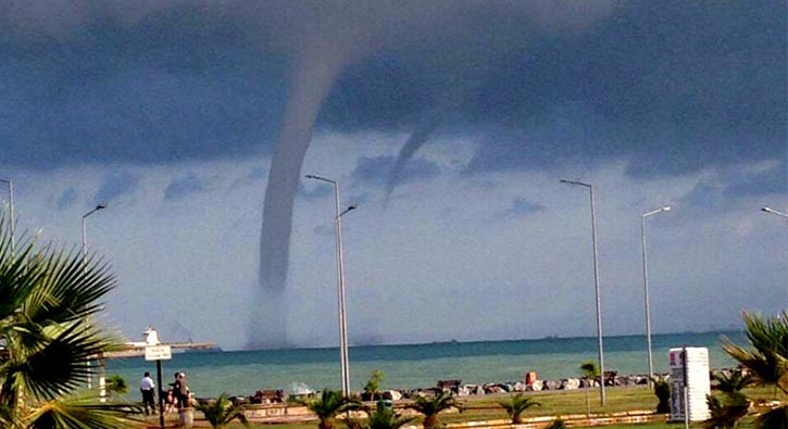 �skenderun�da ayn� anda 2 hortum ��kt�