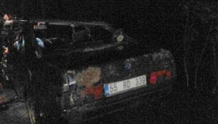 Kaza yapt�, yaral� e�i ve 4 �ocu�unu b�rak�p ka�t�