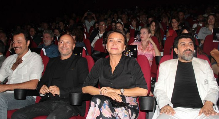 'Nadide Hayat' oyuncular seyirci ile bulutu