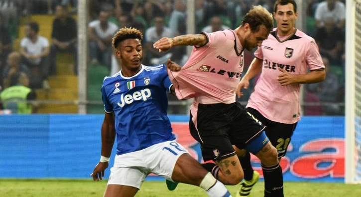 Lider Juventus kayor, Napoli takipte 
