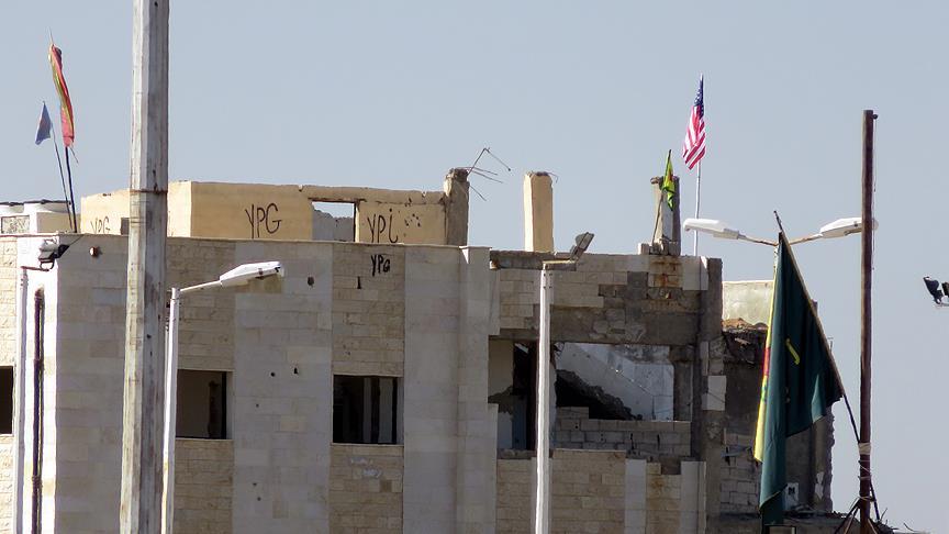 Terr rgt PYD ''karargah''ndaki ABD bayra yerinde duruyor