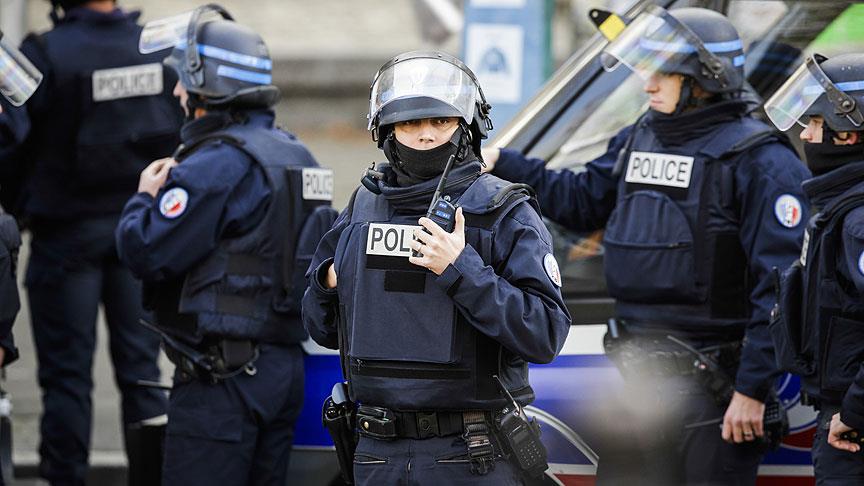 Fransa'da eski emniyet ve istihbarat mdrlerine gzalt