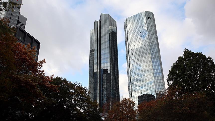 Deutsche Bank'taki kayplar rekor yeniledi
