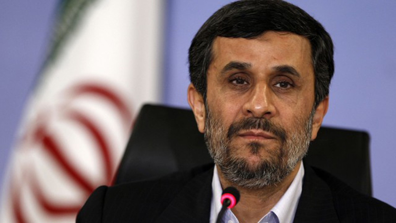 Ahmedinejad, Hamaney'in tavsiyesine uydu: Aday olmuyorum