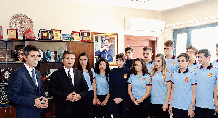 Liseli itfaiyeciler ders ba yapt
