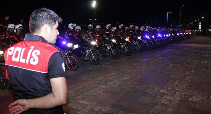 �zmir'de polisi harekete ge�iren ihbar