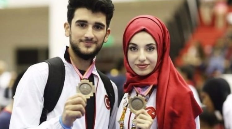 Emirhan ve K�bra d�nyay� dize getirdi!