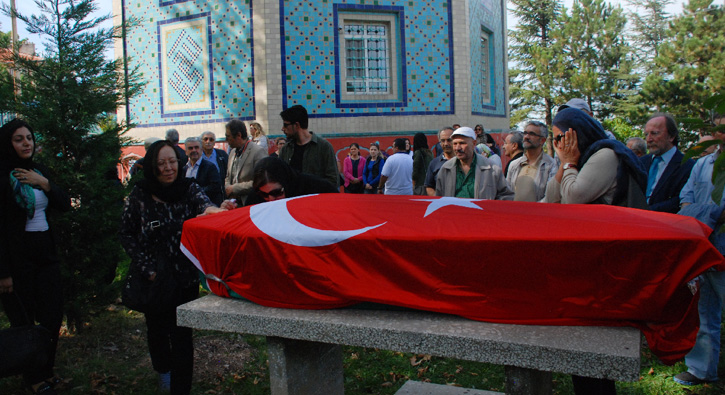 Ressam Ahmet Yakupo�lu K�tahya'da topra�a verildi