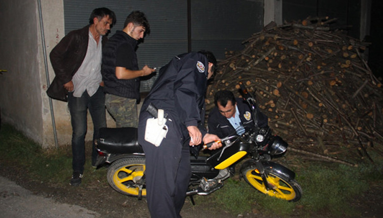 Parkta �ocu�a �arp�p ka�an motosiklet s�r�c�s� yakaland�