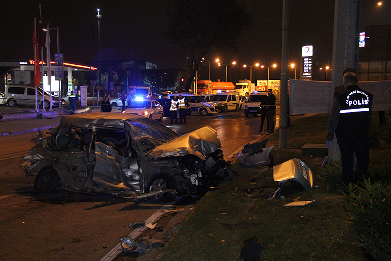 Bursa'da trafik kazas�: 2 �l�