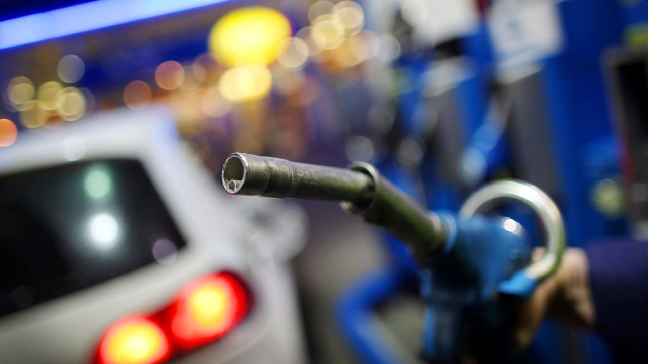Ara� sahiplerine k�t� haber! Benzin ve motorine b�y�k zam geldi