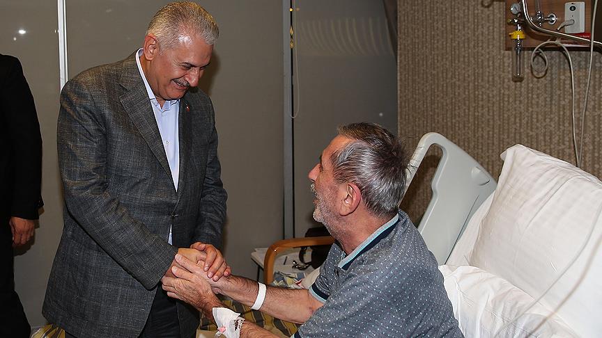 Ba�bakan Y�ld�r�m, Ba�c�lar'da bir hastanede hasta ziyaretinde bulundu