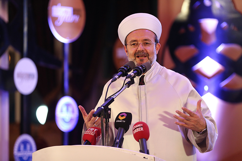 G�rmez'den ''A�ure G�n�'' mesaj�