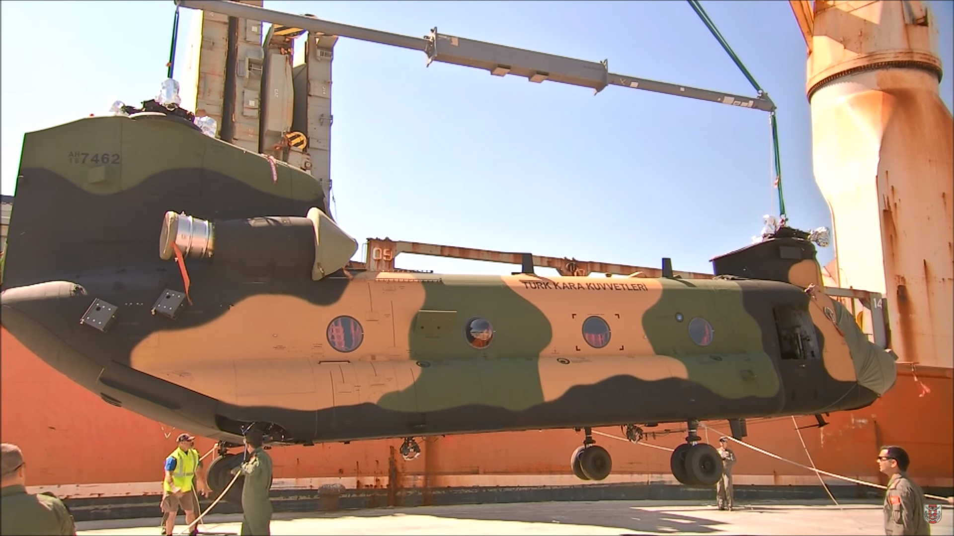 TSK, yeni helikopterinin g�r�nt�lerini payla�t�