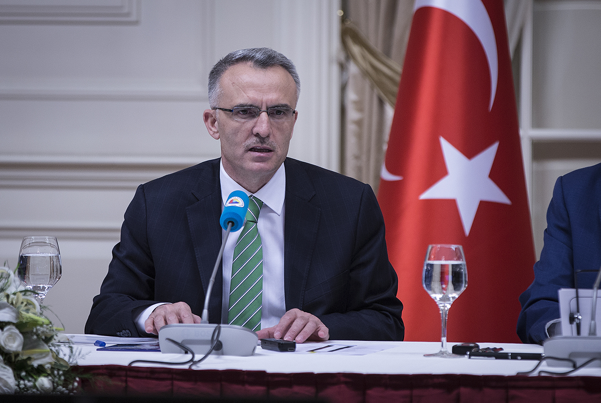 Maliye Bakan� A�bal�dan Unak�tan i�in ba�sa�l��� mesaj�