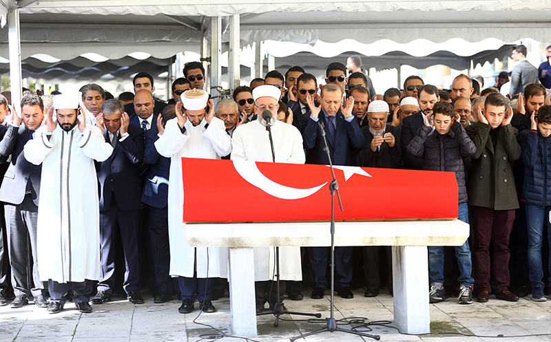 Eski Maliye Bakan Kemal Unaktan son yolcuuna uurland