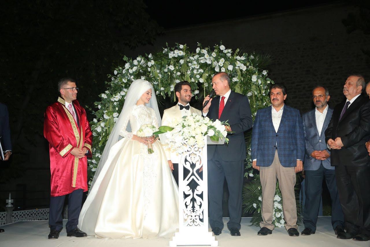 Cumhurbakan Erdoan Yasin Darbaz ve Kbra Kurt'un Nikah ahidi Oldu