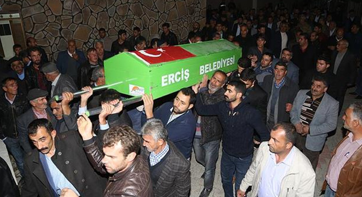 PKK'nn katlettii muhtarn cenazesi topraa verildi