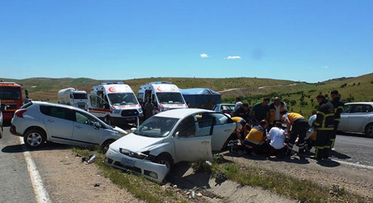 Adana'da zincirleme trafik kazas: 15 yaral