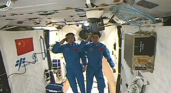 in'in Tiangong-2 uzay laboratuvarna kenetlendi