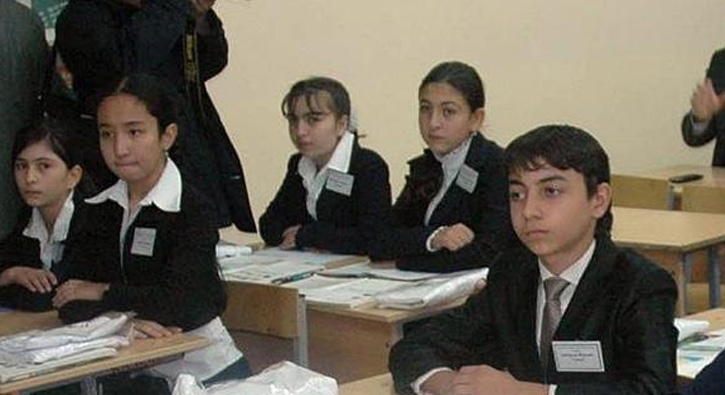 Kazakistan'daki okullarda bart yasa