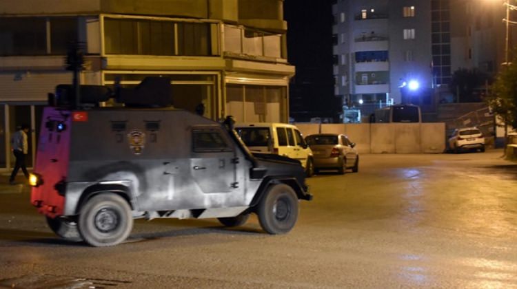 Adana'da Emniyet Mdrl yaknlarna ses bombas atld