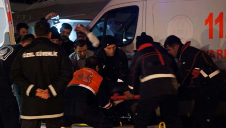 Sivas'ta otomobil arampole devrildi: 1 l, 4 yaral