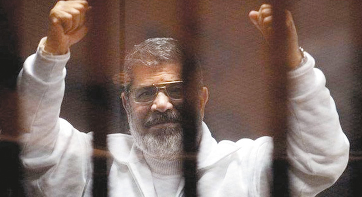 Msr'da Mursi'ye 'Sayn Cumhurbakan' diyen spiker aa alnd