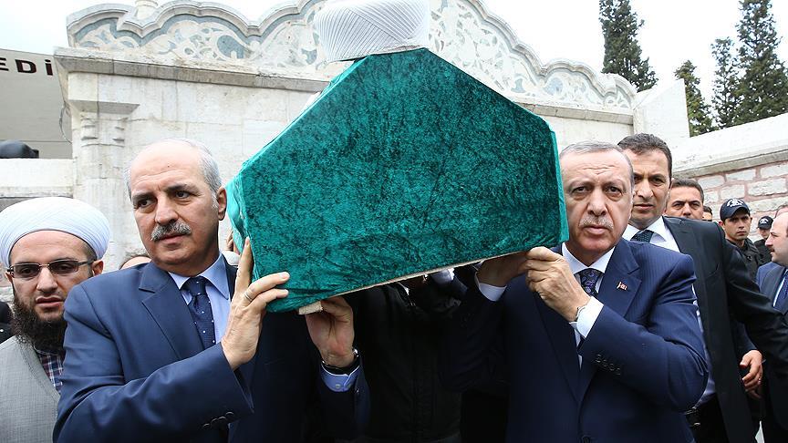 Erdoan, emekli vaiz Enver Baytan'n cenaze trenine katld 